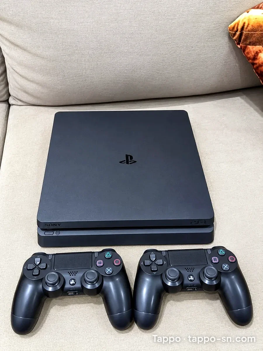 Console PlayStation 4 avec manettes à vendre à Dakar – photo 1