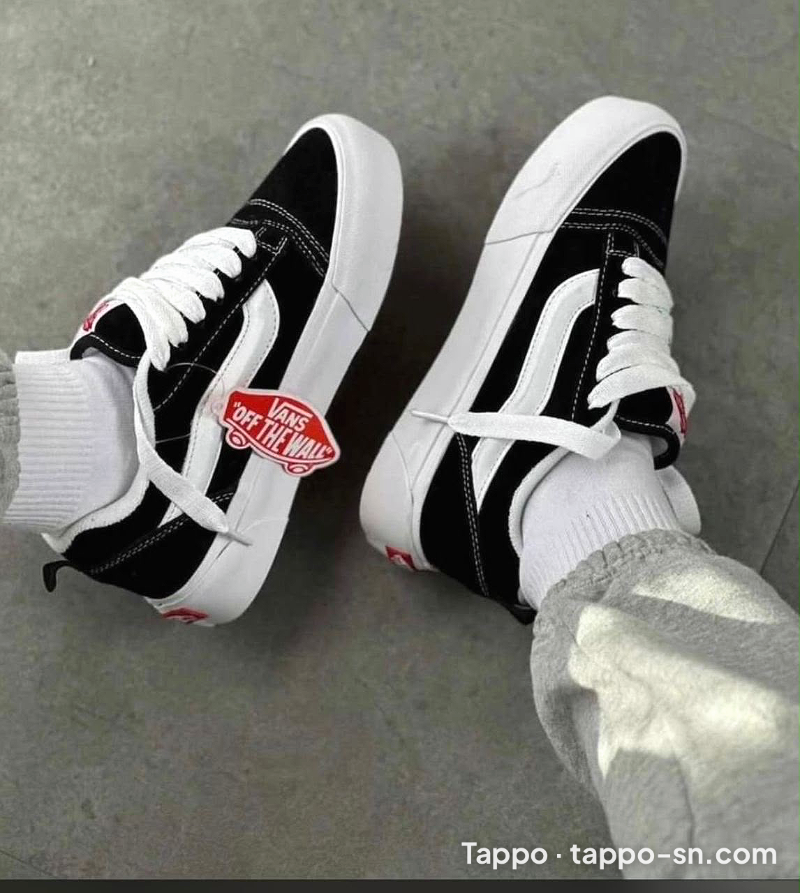 Baskets Vans noires et blanches à vendre à Dakar – photo 1
