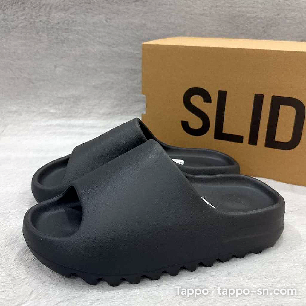 Claquettes Yeezy Slide noires à vendre à Dakar - Colobane – photo 1