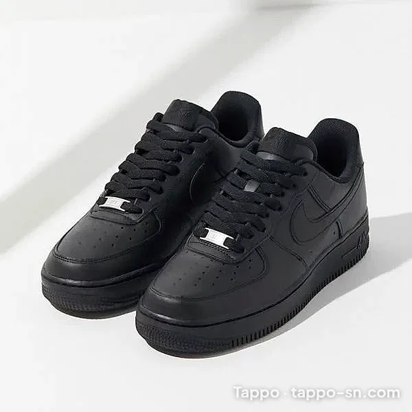 Baskets Nike Air Force 1 noires à vendre à Dakar – photo 1