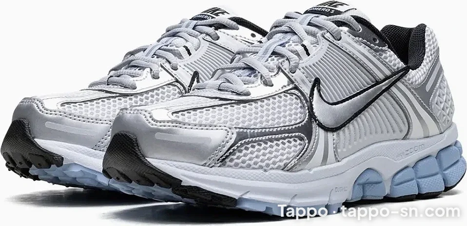 Nike Zoom Vomero 5 argentées et blanches à vendre à Dakar – photo 1