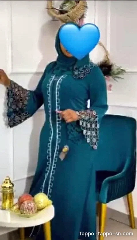 Robe abaya bleu canard avec broderies et voile assorti à vendre à Dakar – photo 1