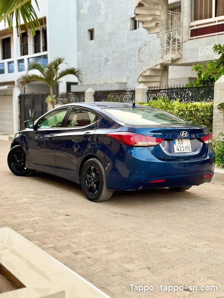 Hyundai Elantra bleue 2015 avec ou sans chauffeur à vendre à Dakar – photo 1