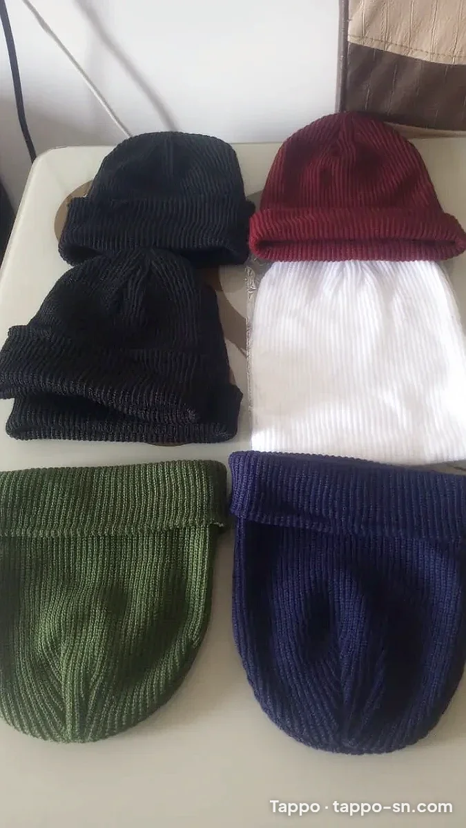 Bonnets en Tricot Côtelé – Couleurs Variées à vendre à Dakar – photo 1