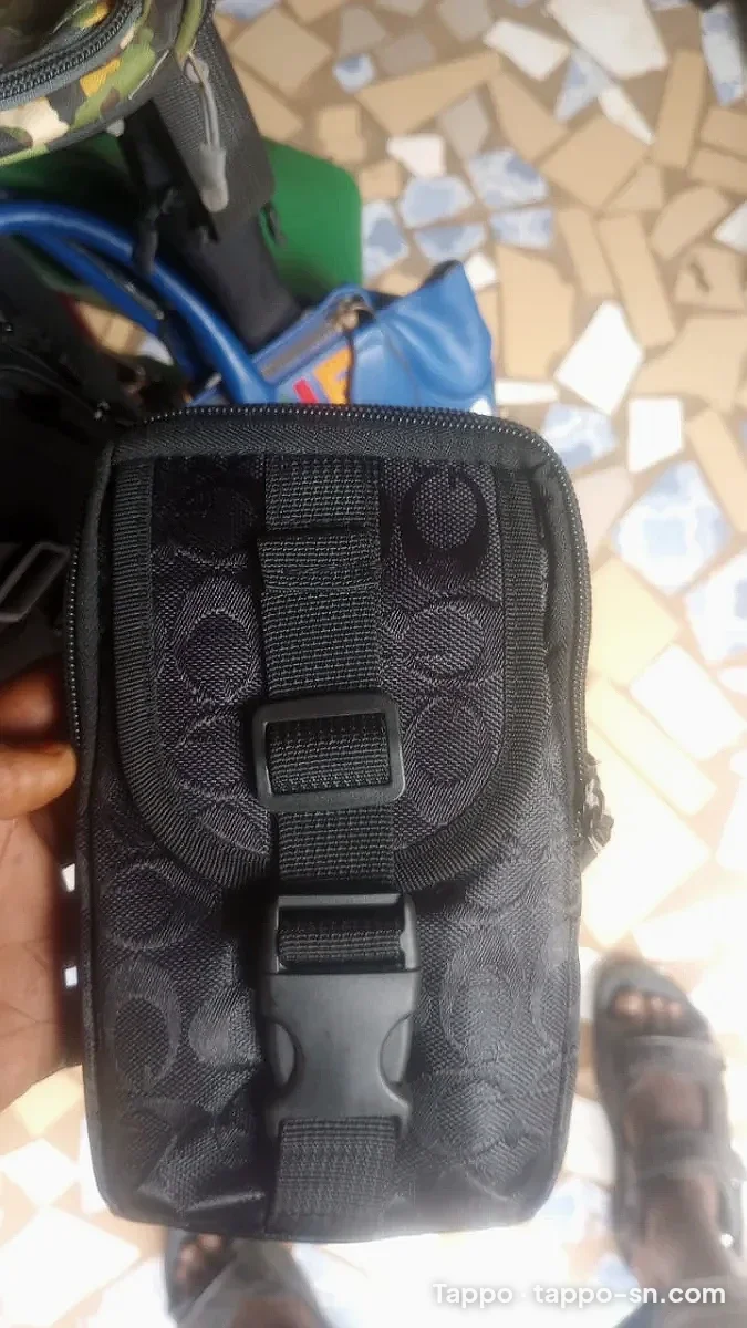 Pochettes & Sacoches (Tactiques, Bandoulière, Ceinture) à vendre à Dakar – photo 1