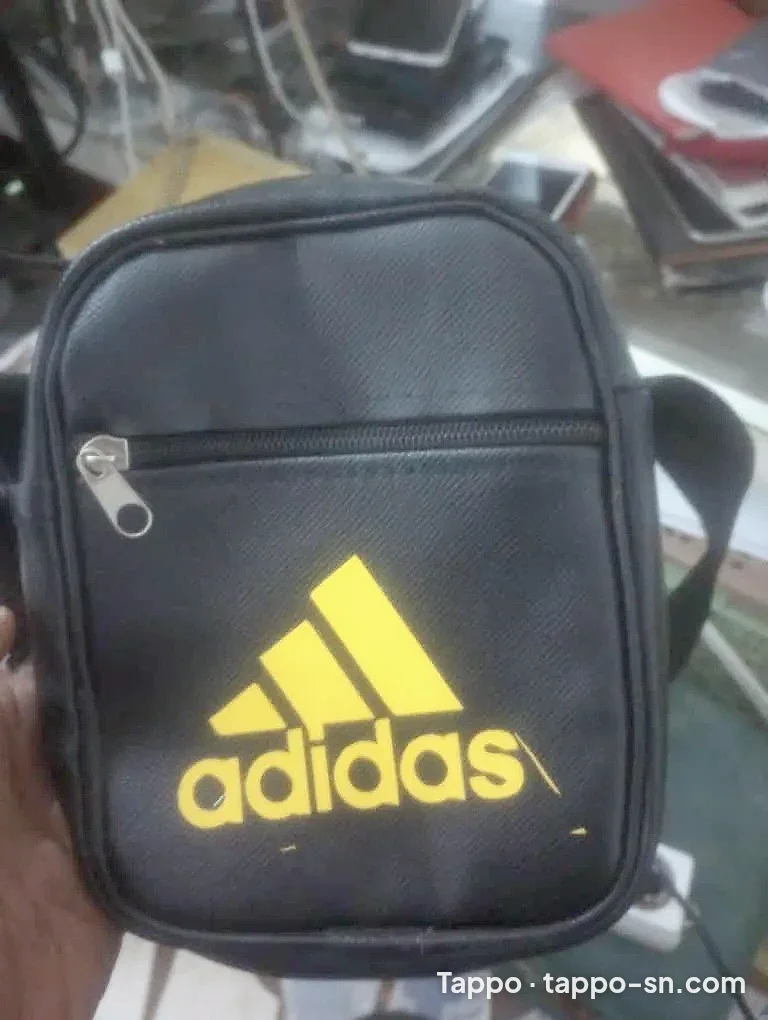 Sacoche Adidas – Noire & Jaune à vendre à Dakar – photo 1