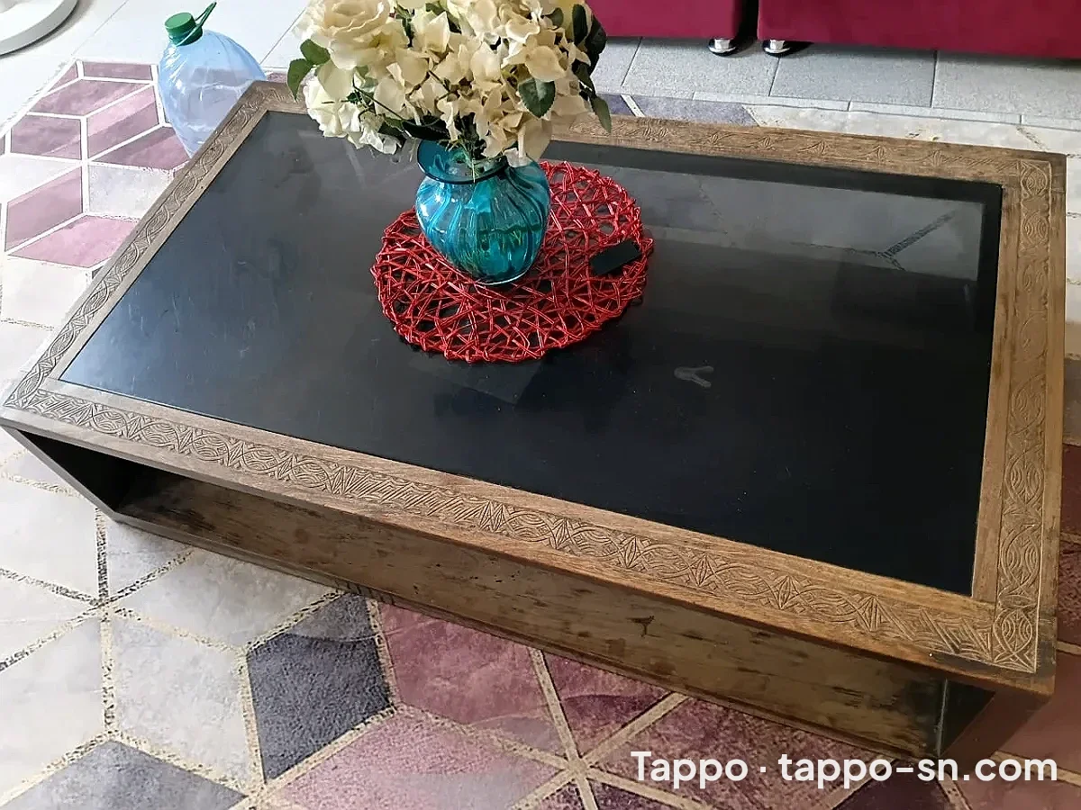 Table basse en bois avec plateau en verre à vendre à Dakar – photo 1