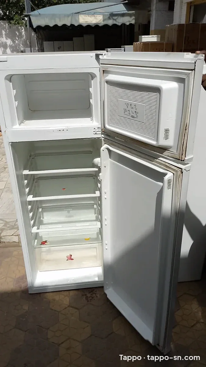 Réfrigérateur blanc double porte à vendre à Dakar – photo 1