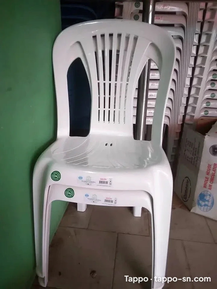 Chaise en plastique original INCASSABLE 1ere qualité . à vendre à Dakar – photo 1