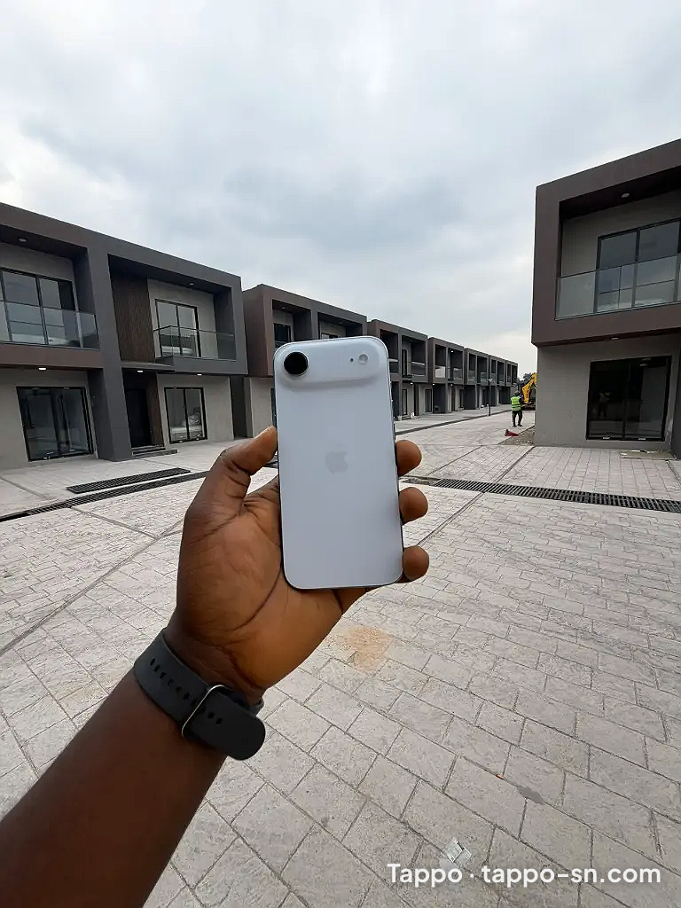 iPhone 17air Neuf blanc batterie 100% à vendre à Dakar – photo 1