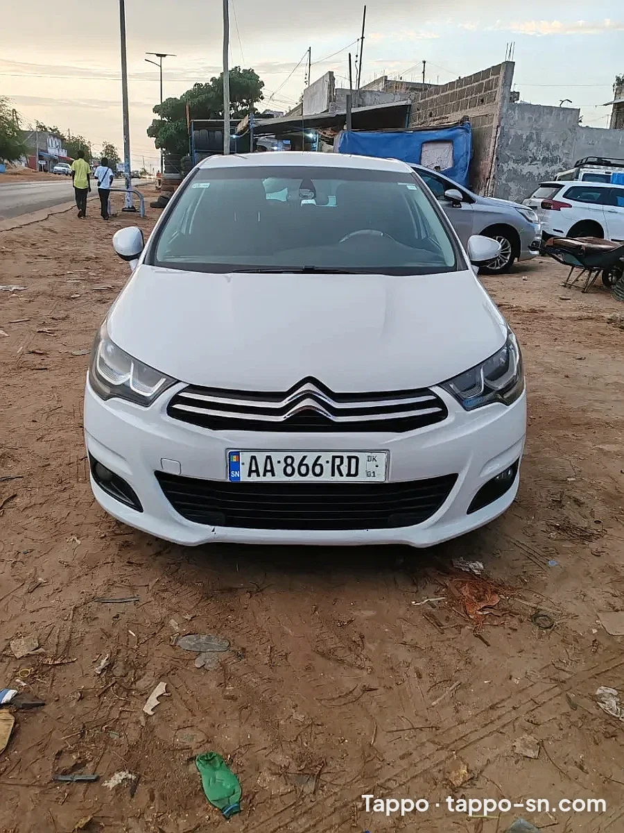 Citroën C4 blanche immatriculée à Dakar à vendre à Mbour – photo 1