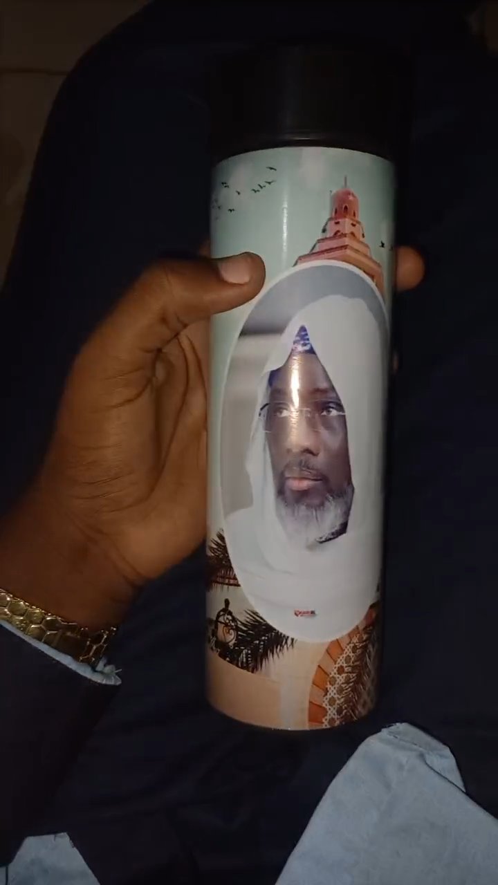 Gourde Isotherme Personnalisée – Unique Idéale pour vos boissons à vendre à Dakar – photo 1