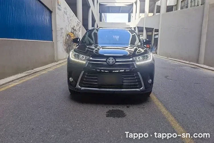 Toyota Highlander 2018 Noir à vendre à Dakar – photo 1