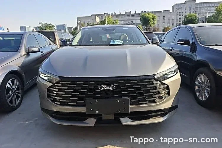 Voiture Ford grise à vendre à Dakar – photo 1