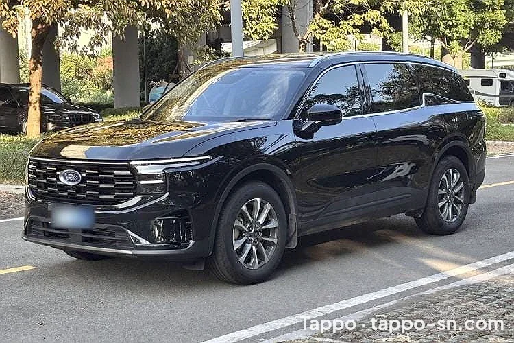 Voiture Ford noire à vendre à Dakar – photo 1