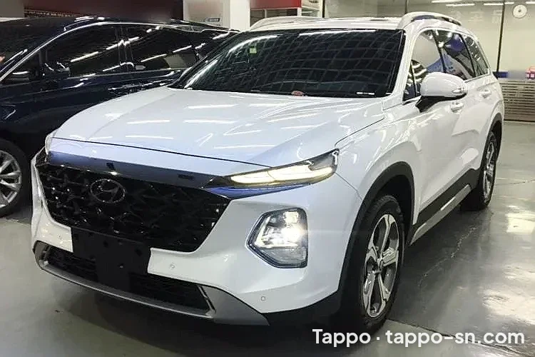 Voiture Hyundai blanche 2023 à vendre à Dakar – photo 1