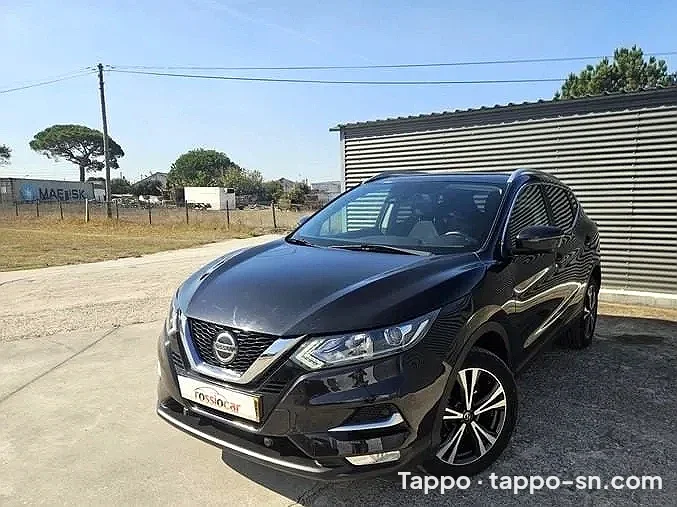 Voiture Nissan noire à vendre à Dakar – photo 1