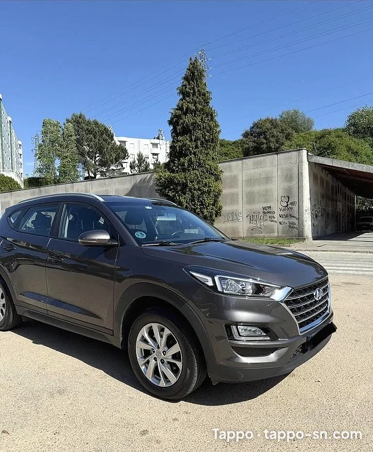 Voiture SUV Hyundai grise à vendre à Dakar – photo 1