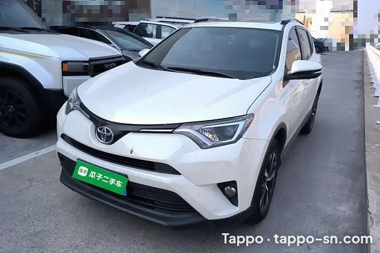 Voiture Toyota RAV4 blanche à vendre à Dakar – photo 1